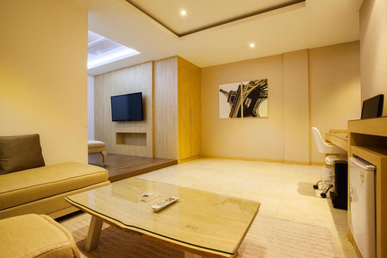Suwon Reve Hotel Exterior foto